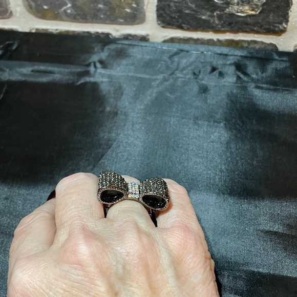 NWT Crystal Bow stretch ring one size fits all black color with crystals - Picture 8 of 8